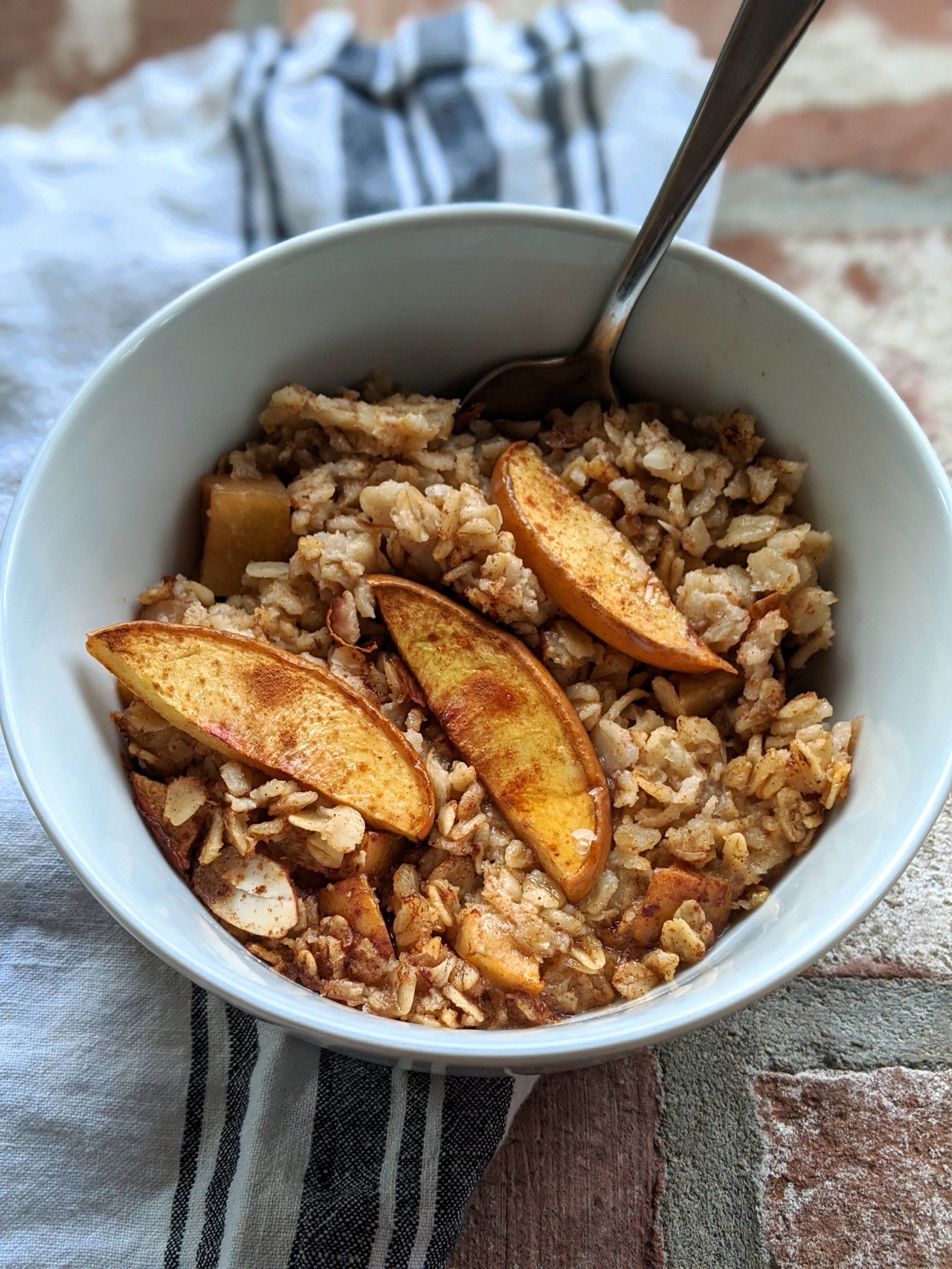 peach baked oatmeal recipe with cinnamon honey almond milk and oats and walnuts
