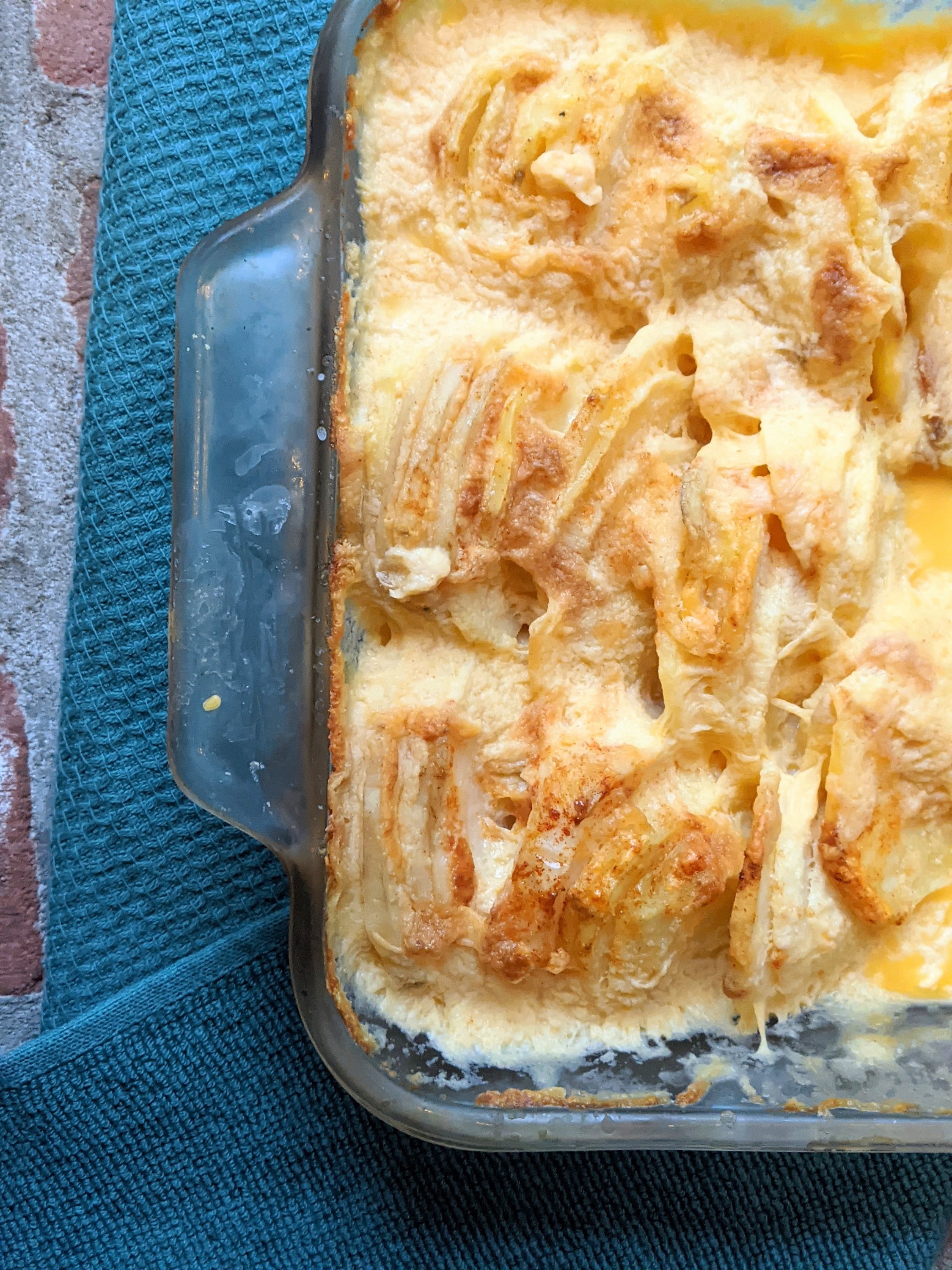 creamy au gratin potatoes recipe baked in the oven healthy melty cheesey potatoes in the oven baking dish