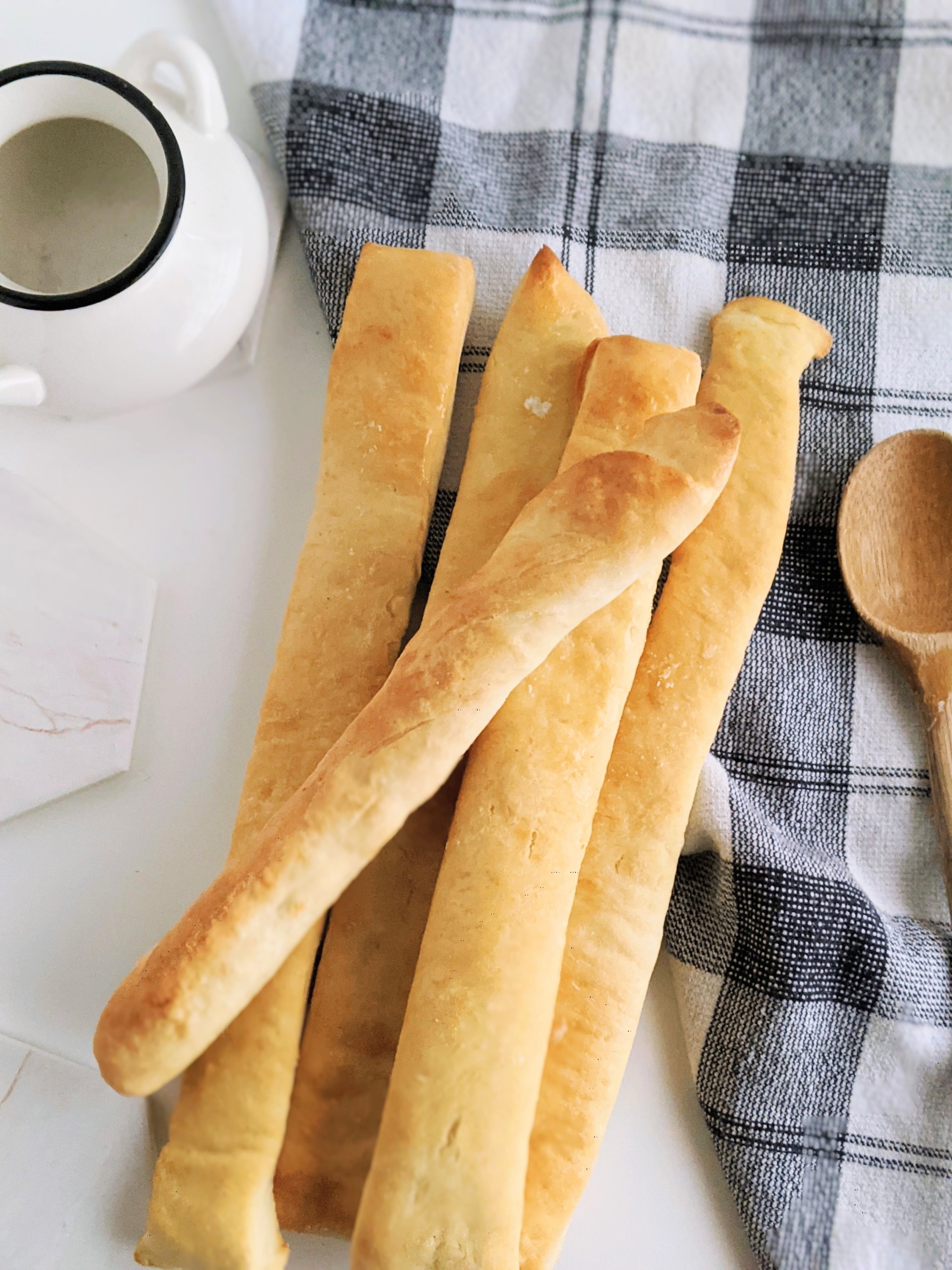 restaurant breadsticks recipe olive garden italian bread at home diy easy recipe for homemade bread sticks appetizers with soup pasta or salad side dishes