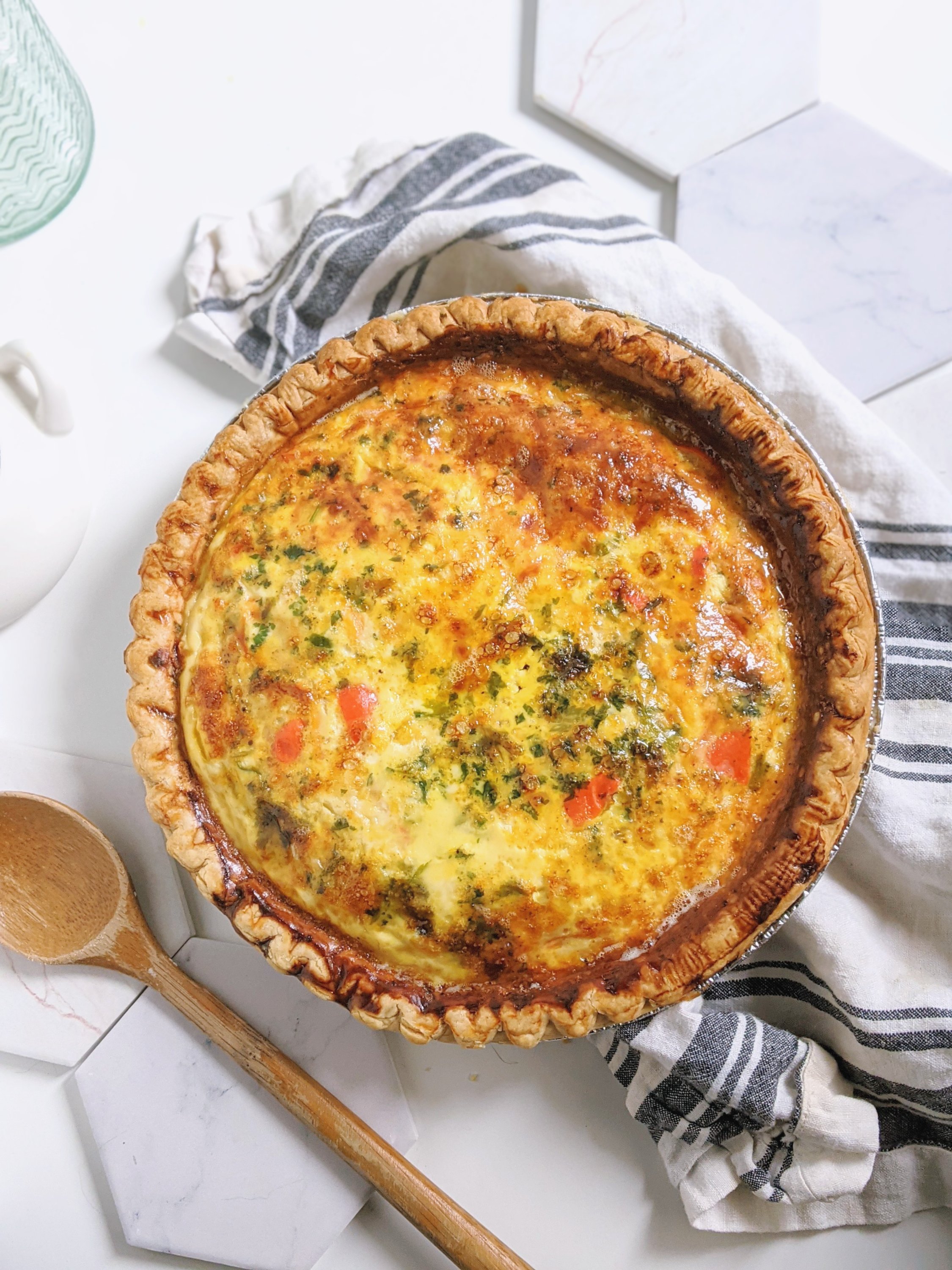 easy make ahead freezer quiche recipe with roasted red pepper spinach onion and parsley vegetarian meatless meal prep freezer meals how to cook quiche from frozen
