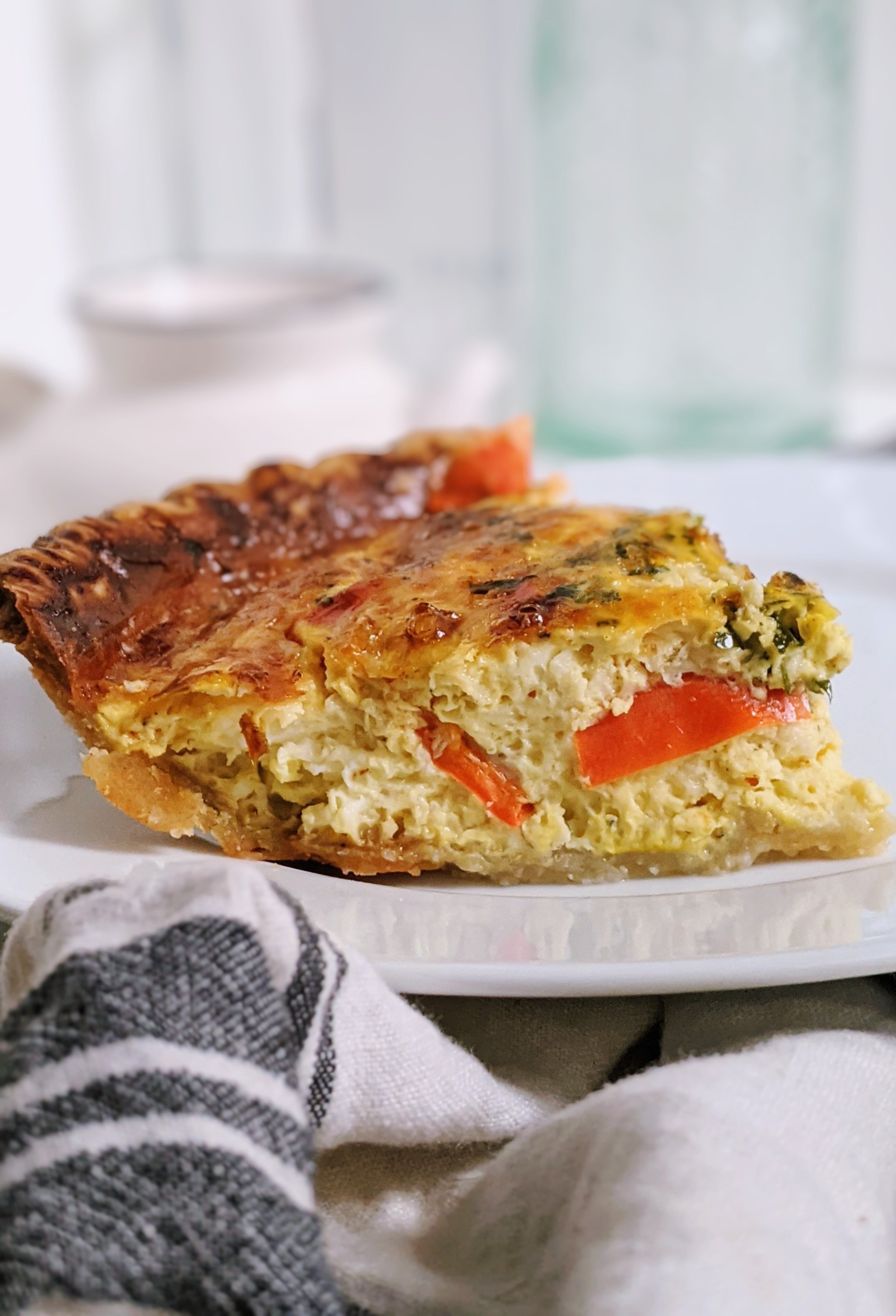 healthy vegetarian quiche meatless recipe for vegetarians healthy plant based quiche vegetarian veggies with frozoen quiche and eggs high protein make ahead breafkast or brunch options meal prep recipes for families