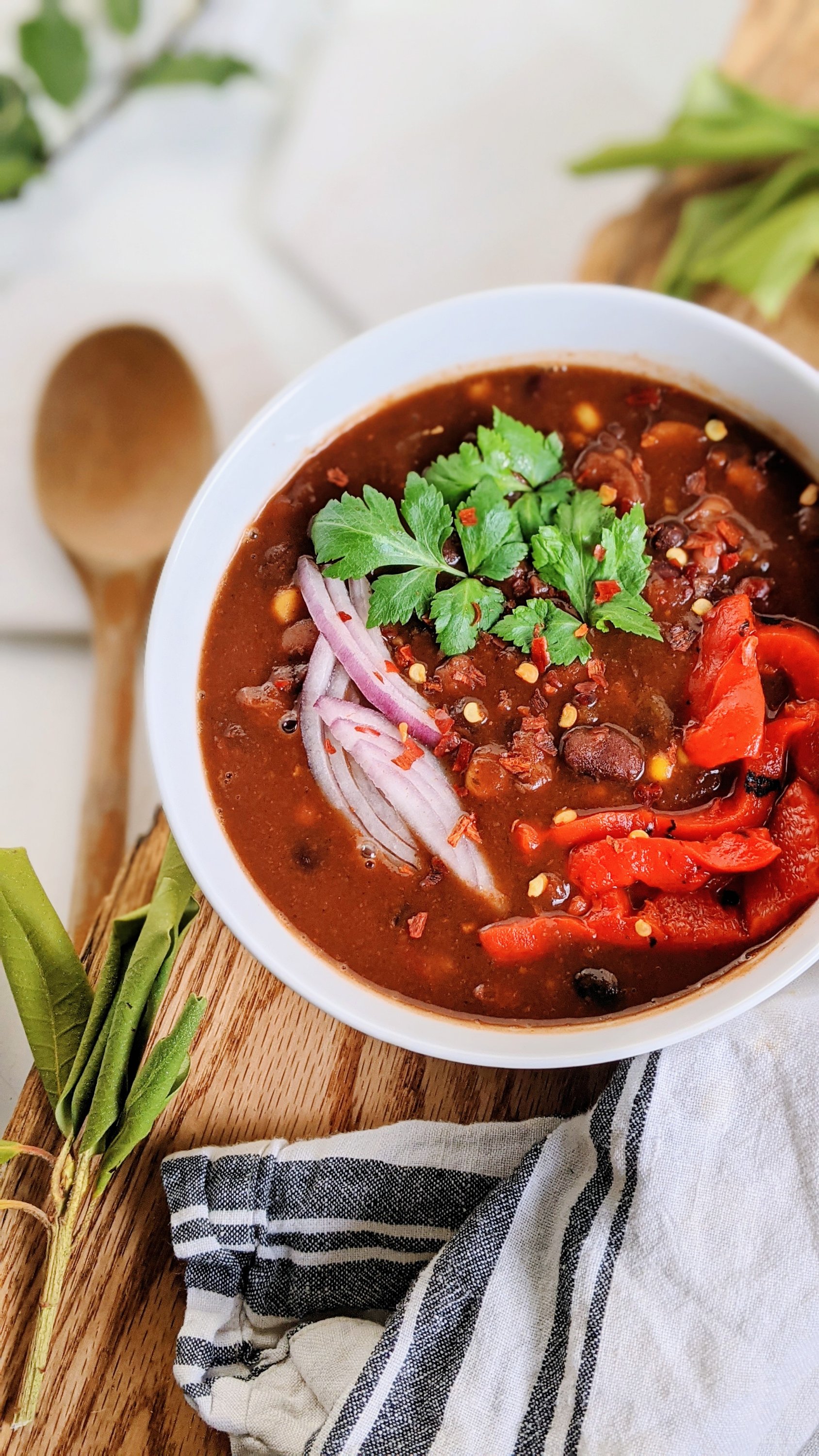 healthy vegan bean chili recipe with pinto beans habichuelas kidney beans rojos black beans negro high protein vegetarian chili recipes slow cooker instant pot pressure cooker stove top