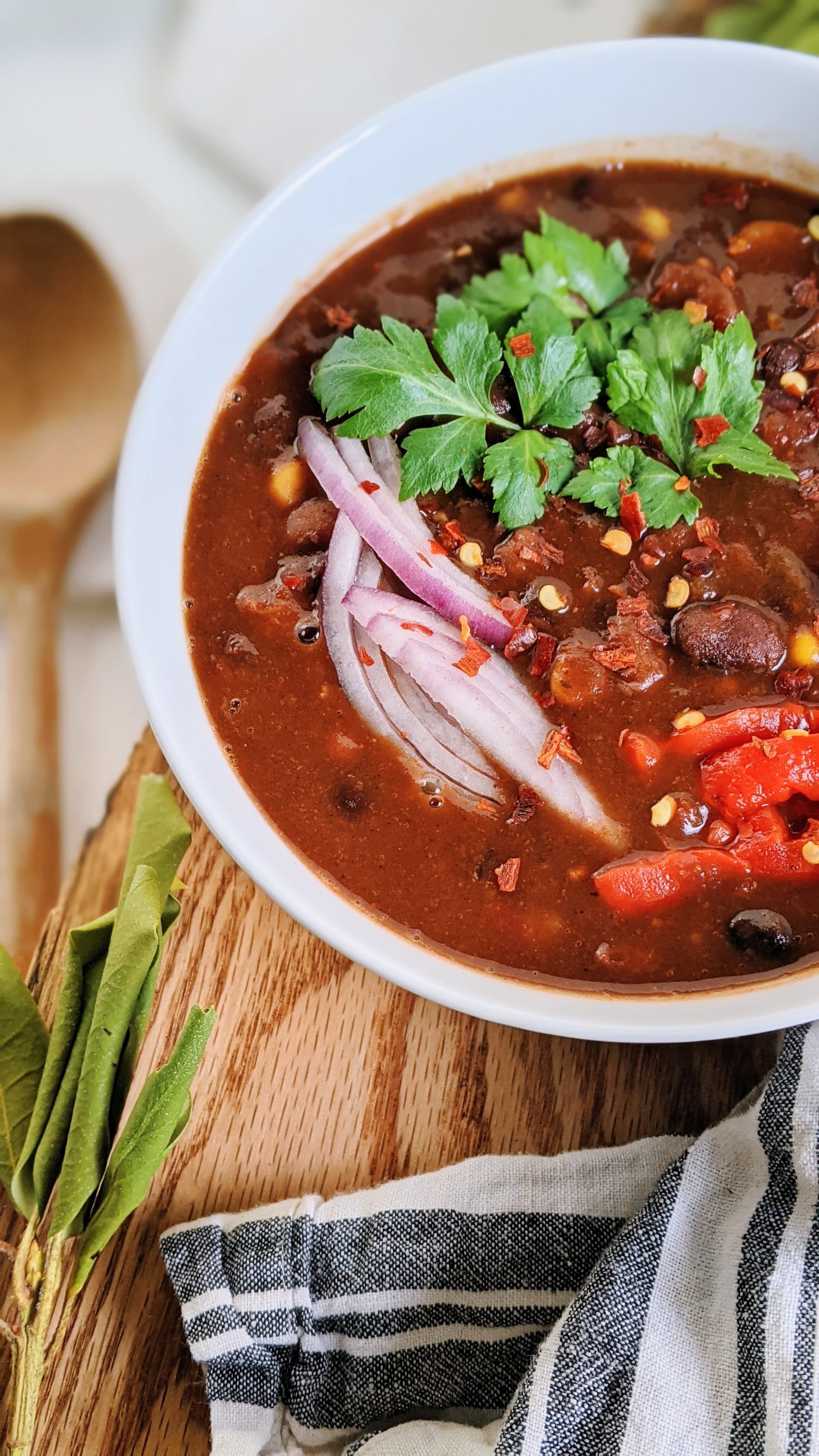 high pritein bean chili recipe vegan gluten free vegetarian meatless meals veganuary winter chili spicy superbowl sunday recipes healthy meal dinners meal prep vegan bean chili meal prepping