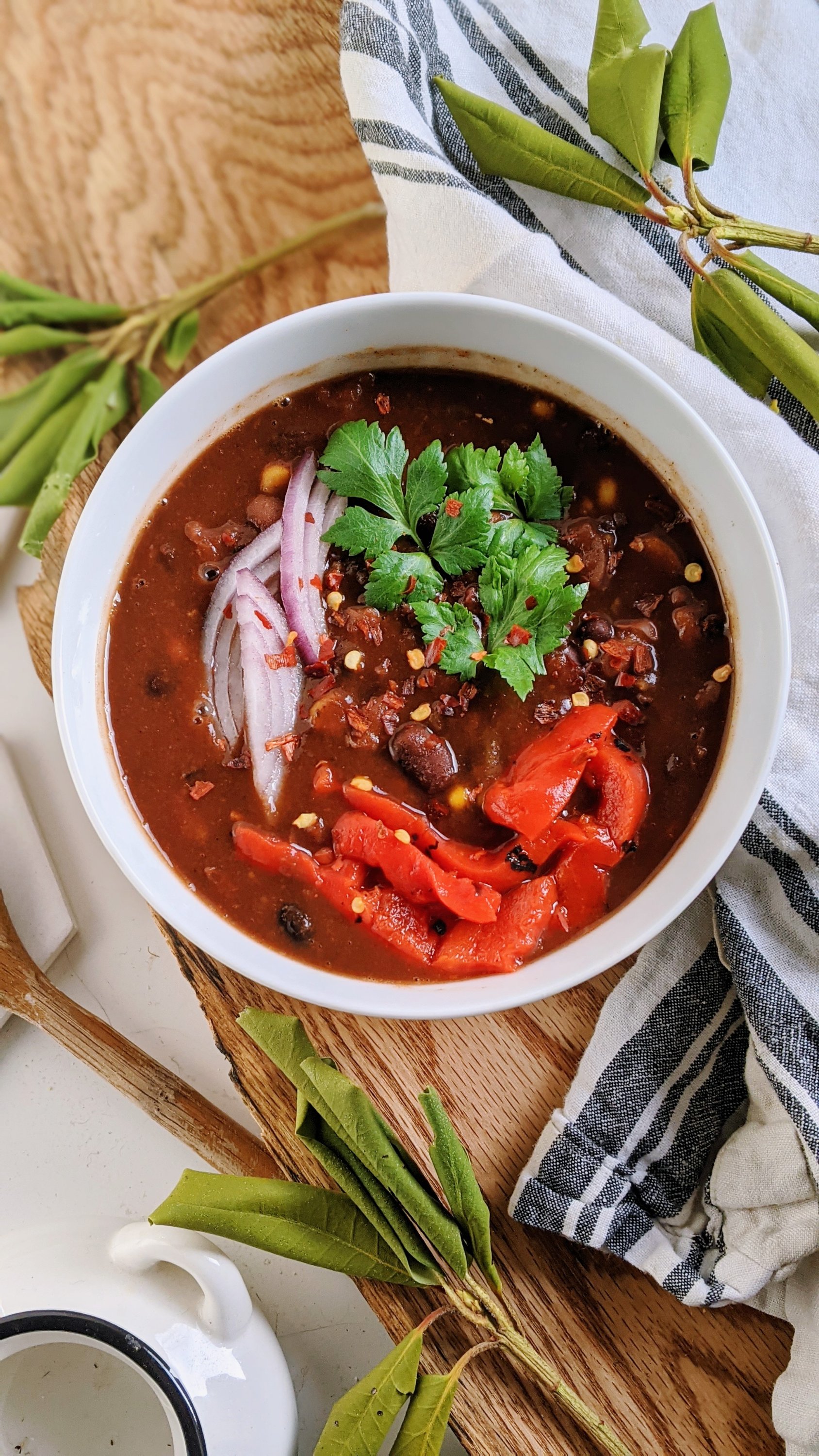 chili with black beans pinto beans kidney beans recipe vegan gluten free vegetarian meatless veganuary chili recipes healthy slow cooker crock pot instant pot pressure cooker chilis