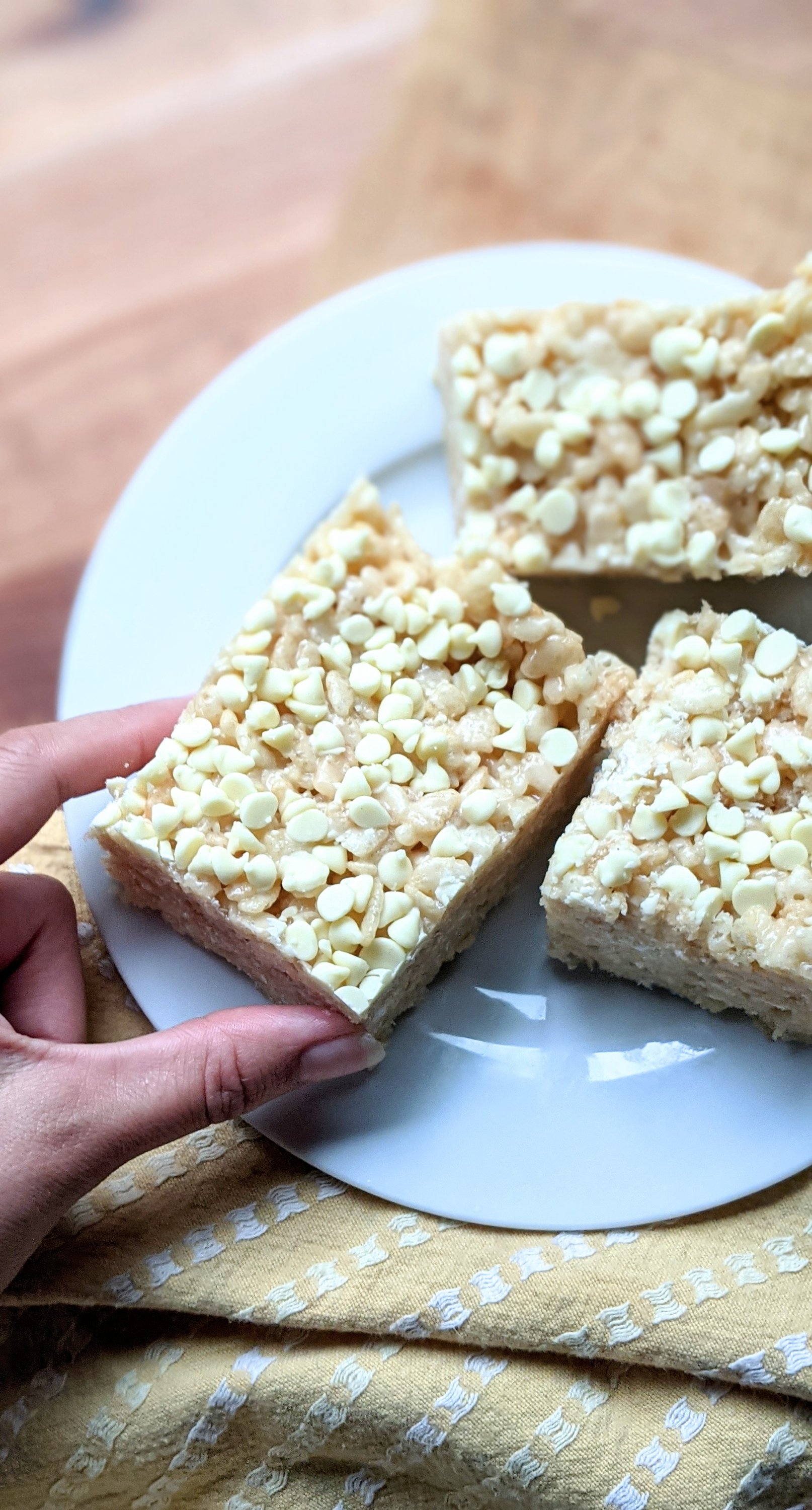 white chocolate rice crispie treats with white chocolate chips easy 15 minute dessert recipes fun desserts for potluck or bbq desserts for kids and adults