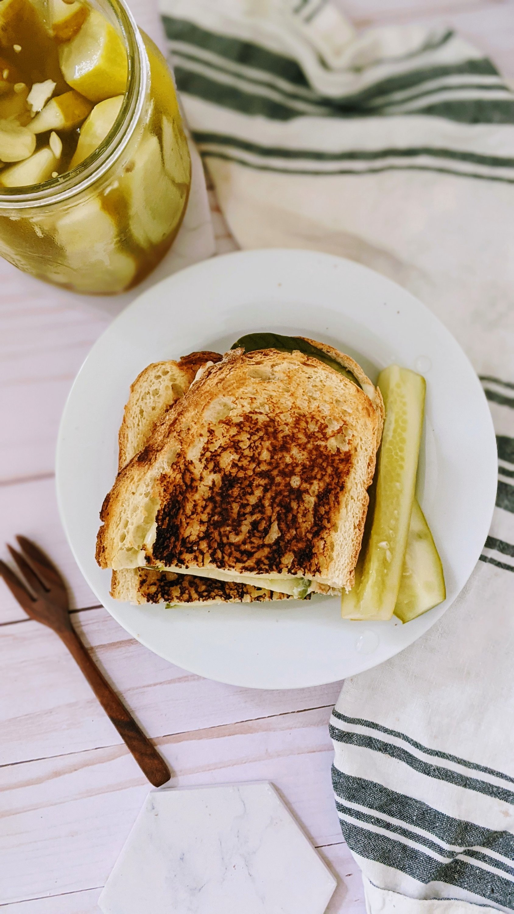 vegetarian dill pickled grilled cheese recipe with sweet pickles garlic pickle sandwich recipe meatless monday recipes with pickles and bread