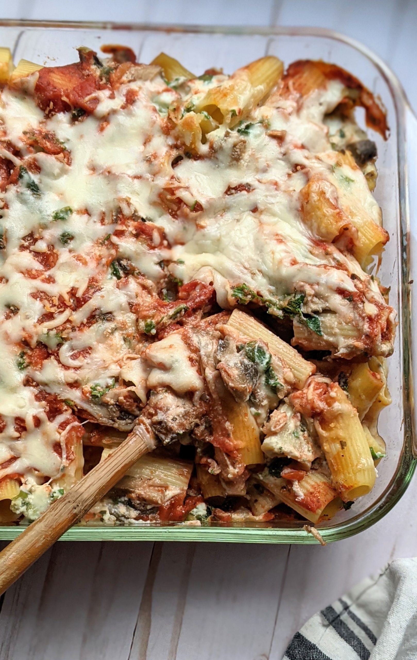 baked ziti recipe without meat vegetarian pasta bake with mozzarella ricotta cheese spinach mushrooms kale parsley and zucchini meatless pasta bake recipes holiday dinner ideas without meat