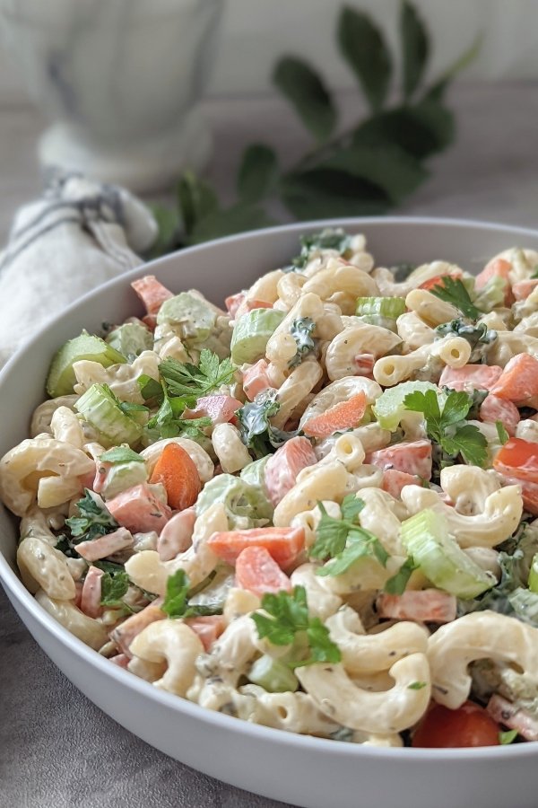 macaroni salad with ranch dressing tomatoes carrots peas parsley and dill fresh vegetable ranch salad with noodles.