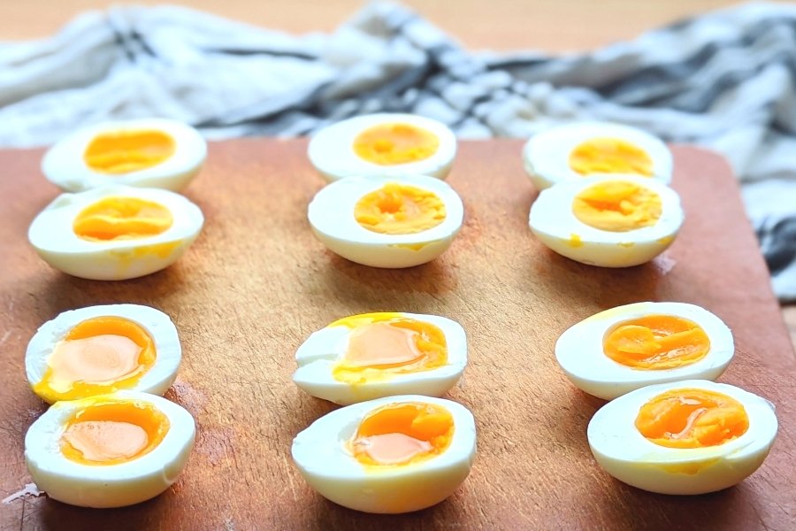 perfect hardboiled eggs east peel runny yolk eggs to soft boiled eggs perfect every time in boiling water