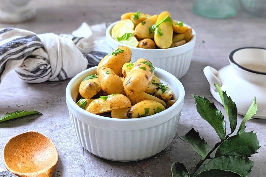 gluten free butter potatoes with parsley side dish recipe with potatoes and garlic butter sauce fancy fingerling yellow potato recipes.