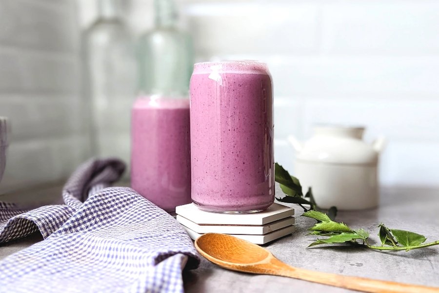 high protein yogurt smoothie without protein powder recipe healthy vegetarian gluten free smoothies with yogurt and berries for breakfast.