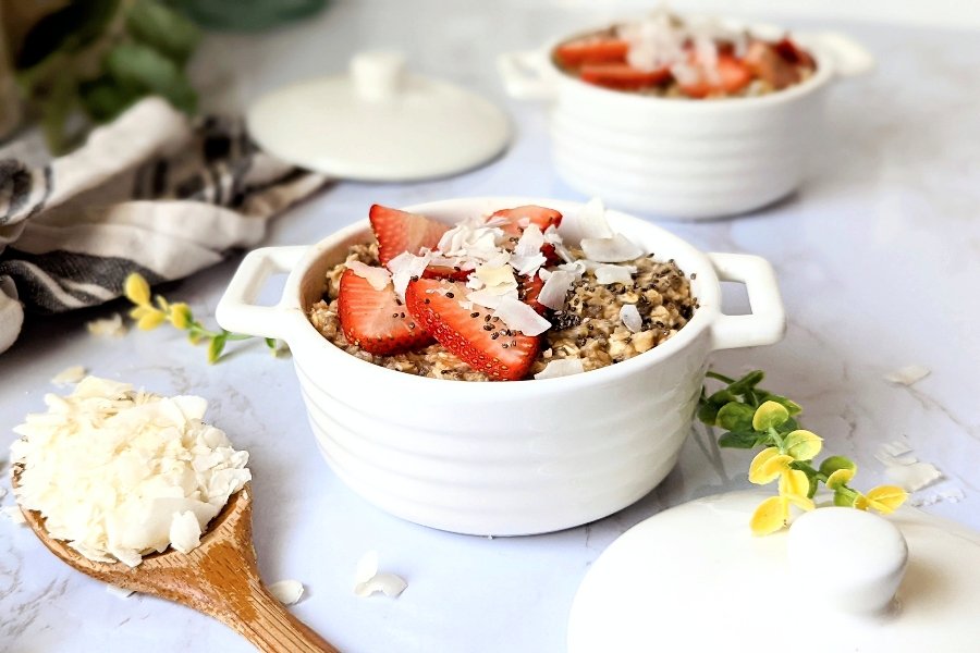 chia seed oatmeal recipe with strawberries coconut oat meal recipe for breakfast high fiber filling breakfast recipes fancy oat bowls