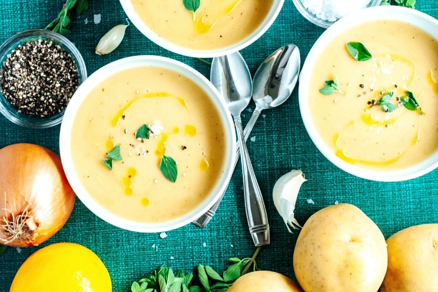 vegan avogolemono soup recipe plant based avgolemono without eggs creamy vegan soups for fall cozy vegan recipes for winter best creamy plant based soups with rice and lemon