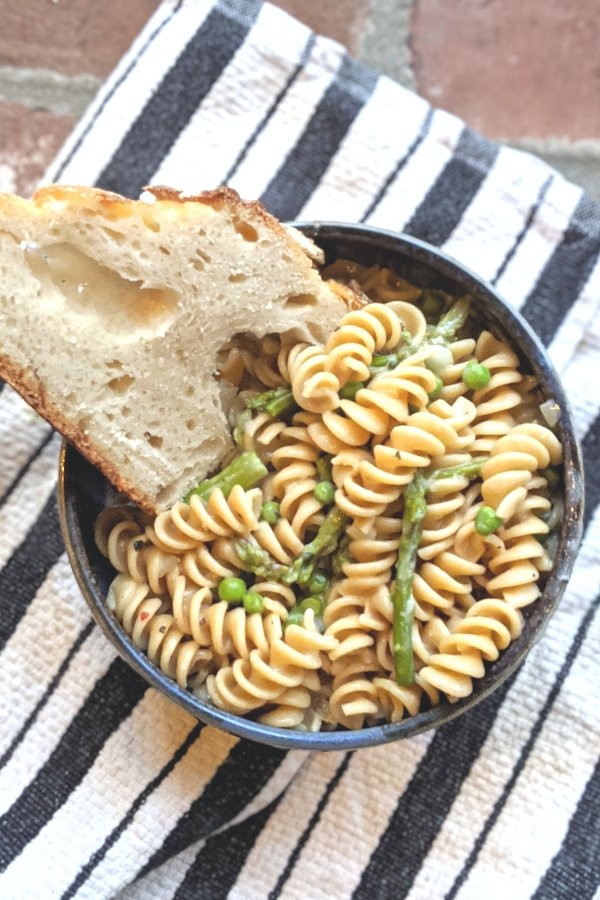 spring asparagus pasta recipe vegetarian meatless pasta with primavera vegetables homemade family dinner recipes for spirng
