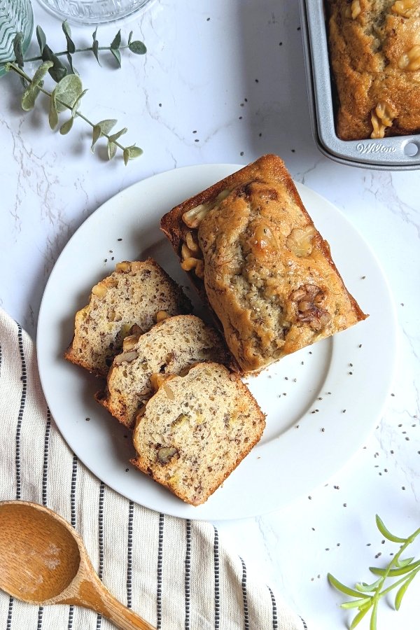 chia banana bread recipe healthy easy banana bread recipe with chia seeds in baking with chia seeds in breads for texture and flavor.