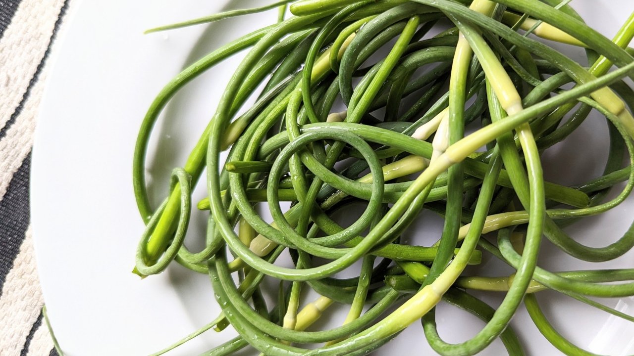 garlic scape recipes what to do with garlic scapes side dishes easy healthy sides with garlic scapes