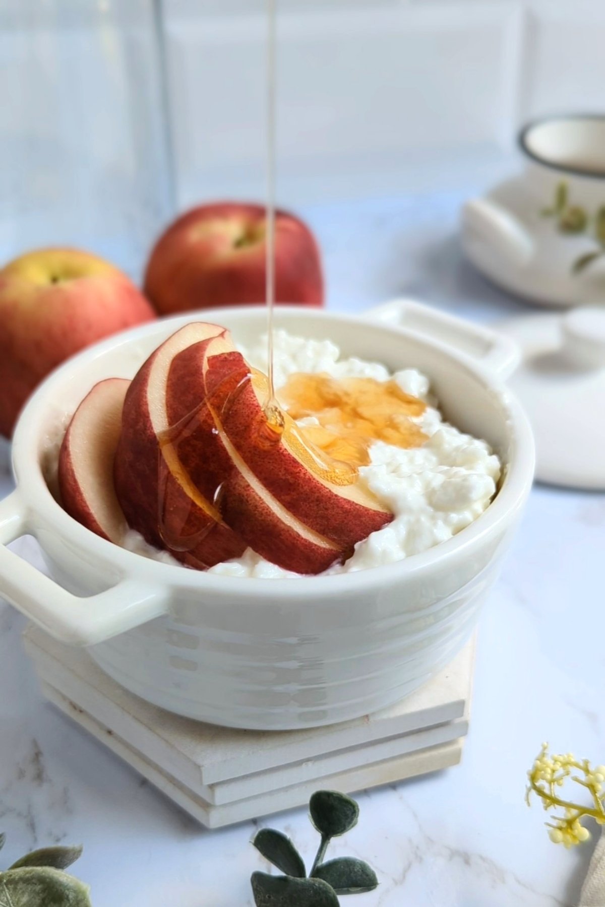 honey drizzled peaches with cottage cheese summer breakfast recipes no cook and inexpensive protein ideas for breakfast