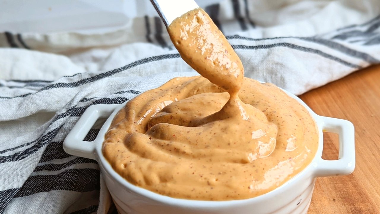 vegan sriracha mayonnaise recipe in the blender sauce for sushi dairy free and egg free sriracha mayo without eggs