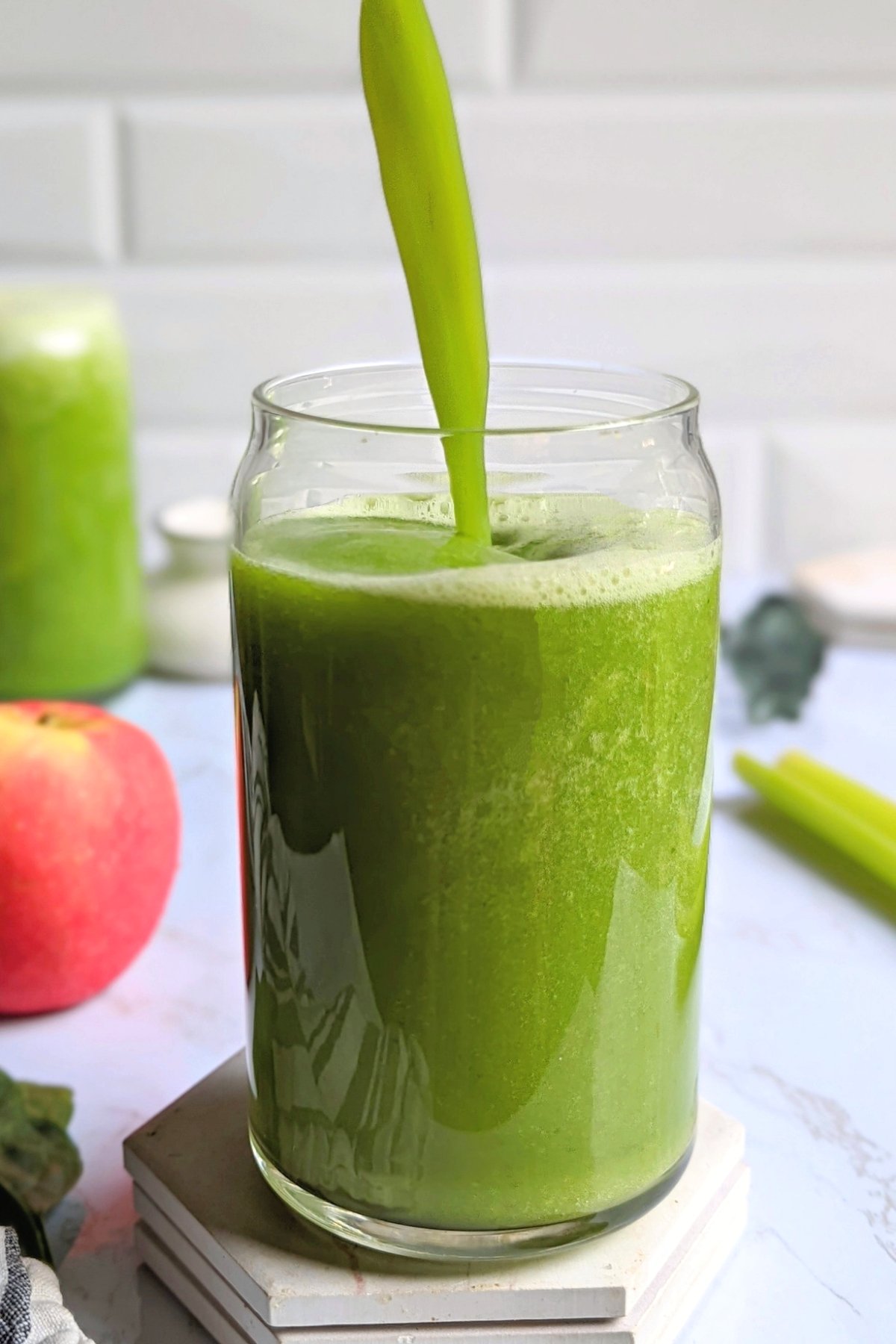 detox green juice blender recipe for juicing with spinach kale juice with apples