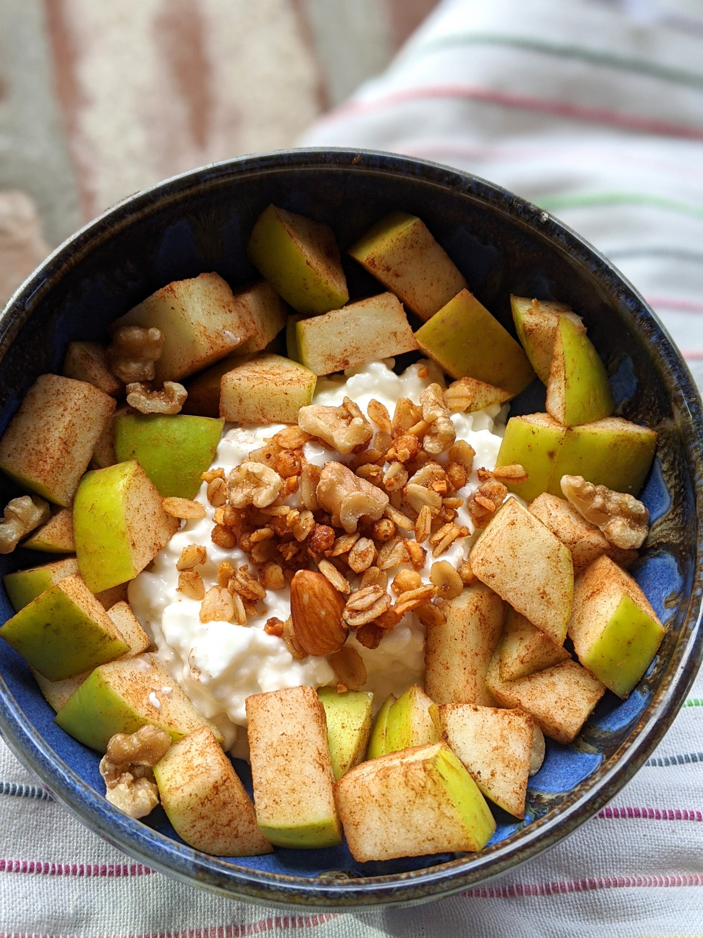 apple cinnamon breakfast bowl high protein cottage cheese and fruit recipe