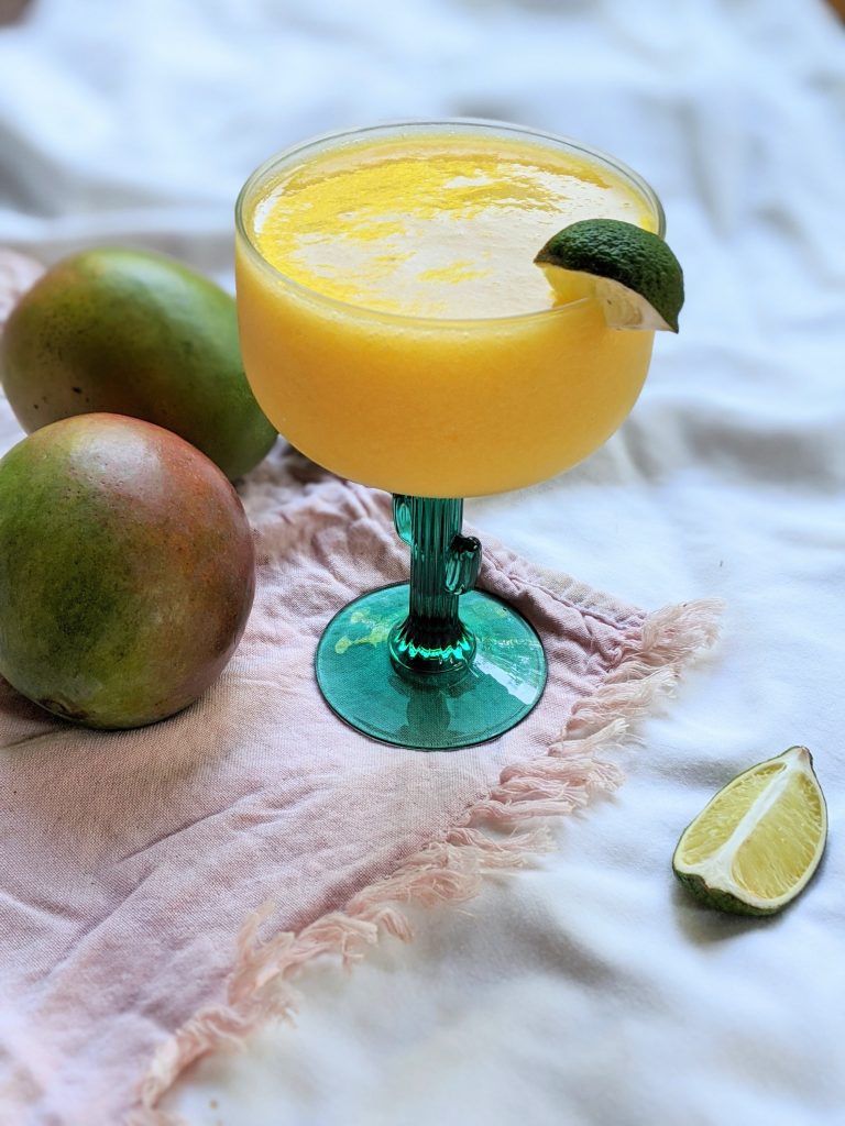 Fresh Mango Margarita (Refreshing Summer Cocktail)