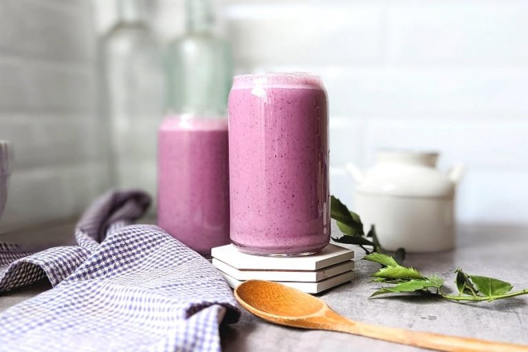 Greek Yogurt Smoothie with Blueberries Recipe (High Protein)