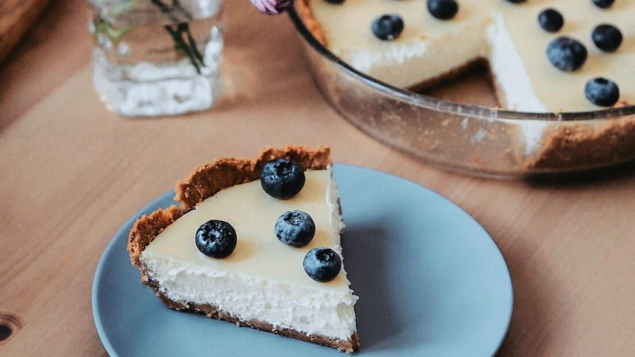 sour cream cheesecake recipe with fruit blueberries or jam or jelly topping