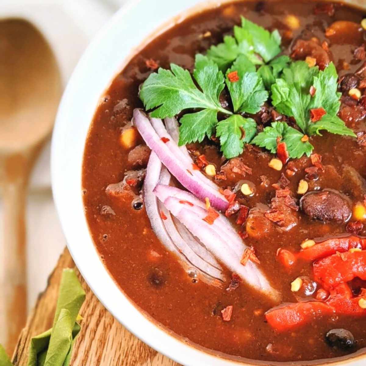 beyond meat chili with black beans pinto beans kidney beans recipe vegan gluten free vegetarian meatless veganuary chili recipes healthy slow cooker crock pot instant pot pressure cooker chilis