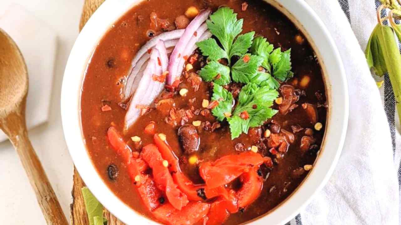 beyond beef chili recipe easy vegan chili with beans vegetables and onions and bell peppers