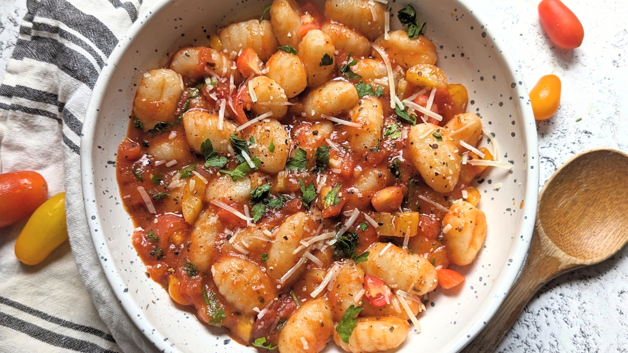 gnocchi with tomato sauce recipe pomodoro gnocchi recipe vegetarian meatless gnocchi ideas with sauce