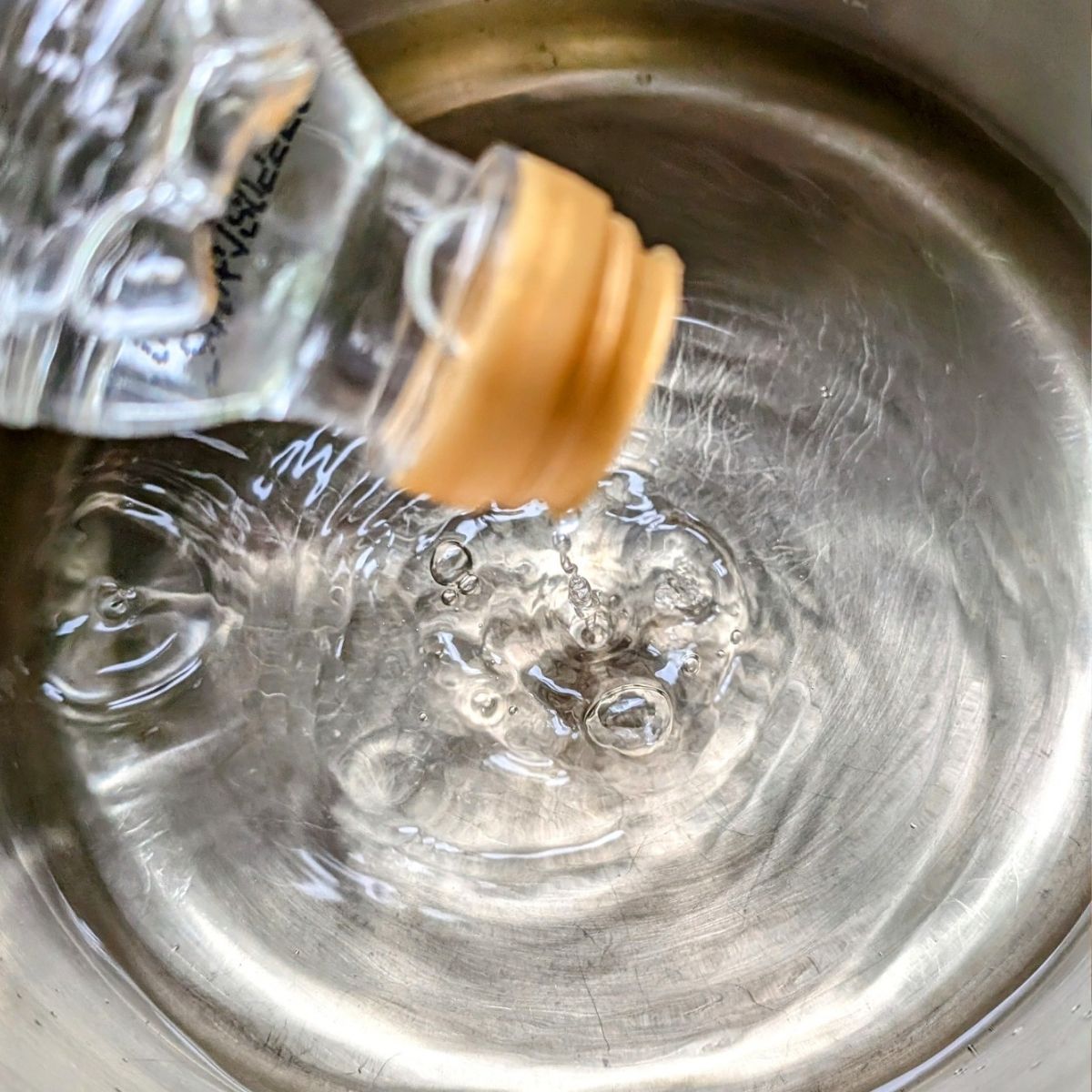 vinegar and water being added to a pan for dill free pickles.