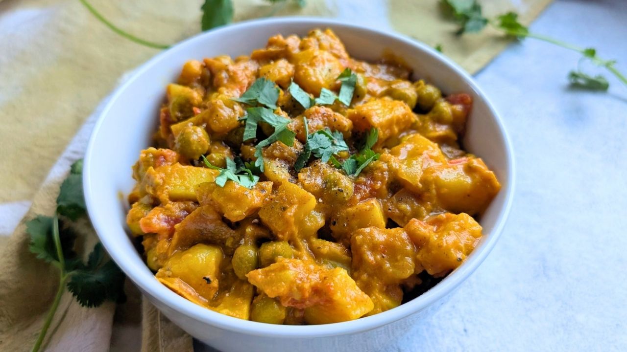 aloo matar potato and pea curry recipe healthy plant based curries 30 minute curry recipe